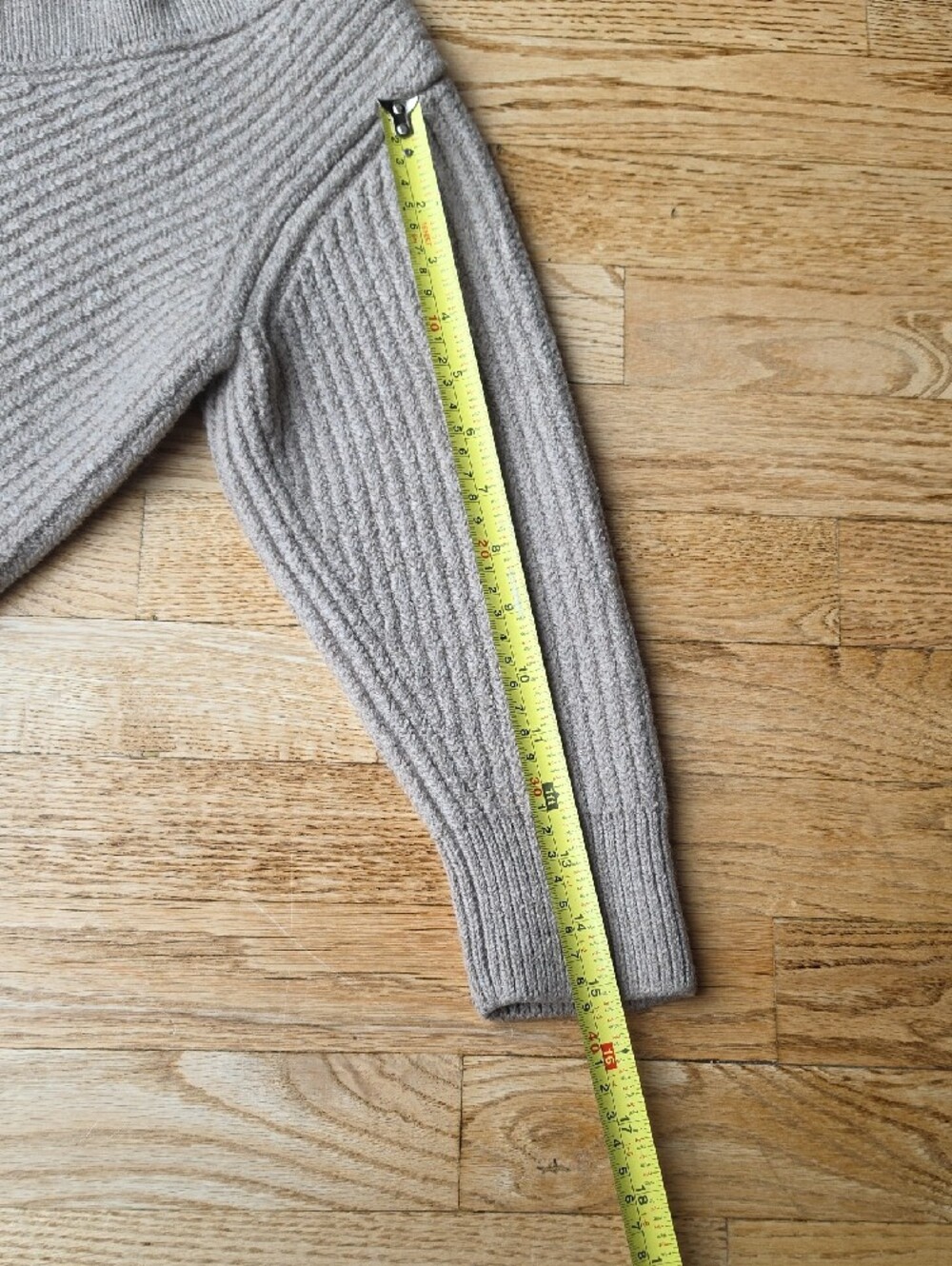 (S) Babaton Aritzia Taupe Ribbed V-Neck Sweater 100% Merino Wool Luxurious - Picture 7 of 9